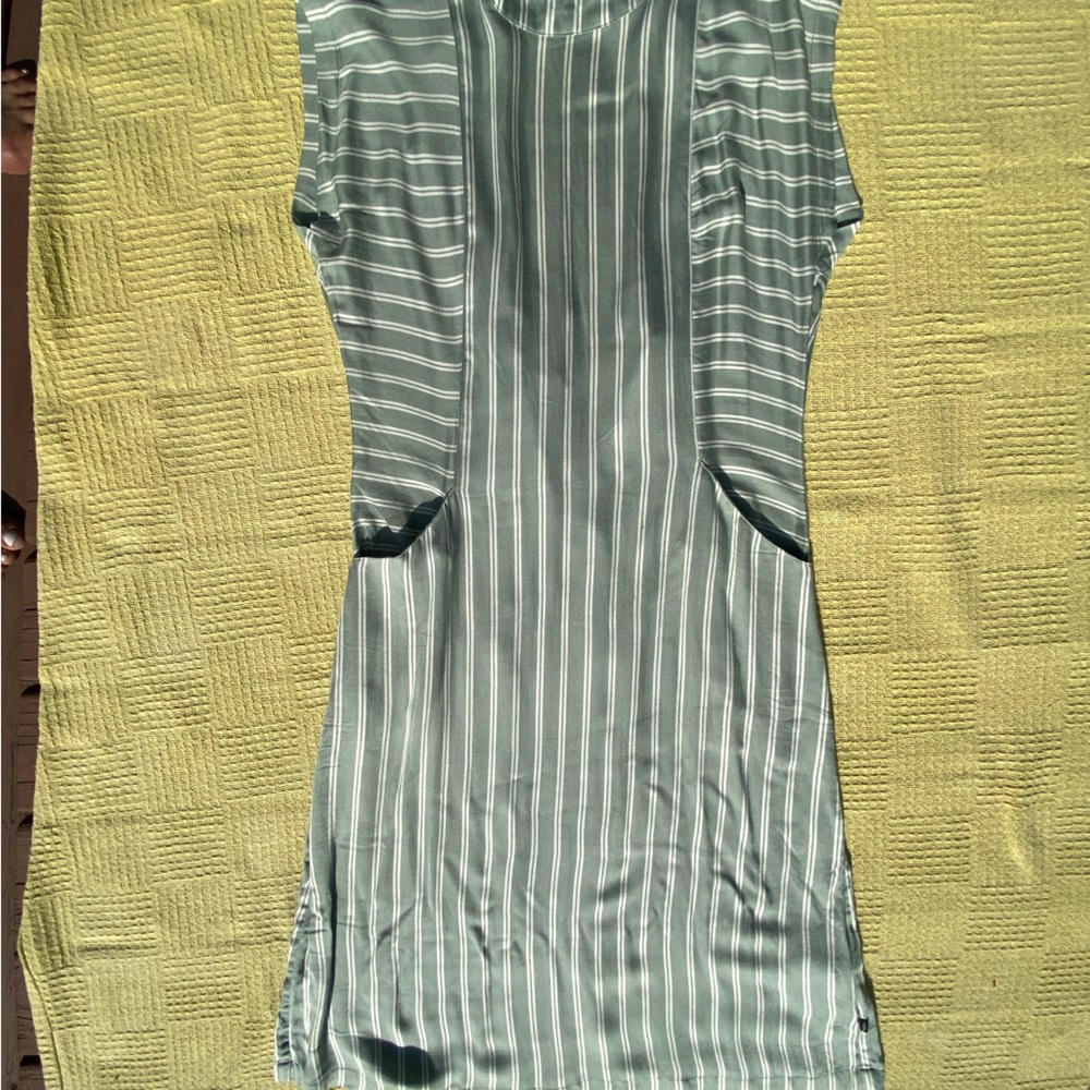 RVCA Brand Women’s Medium Sleeveless Green and White Striped Maxi Dress - Picture 4 of 6